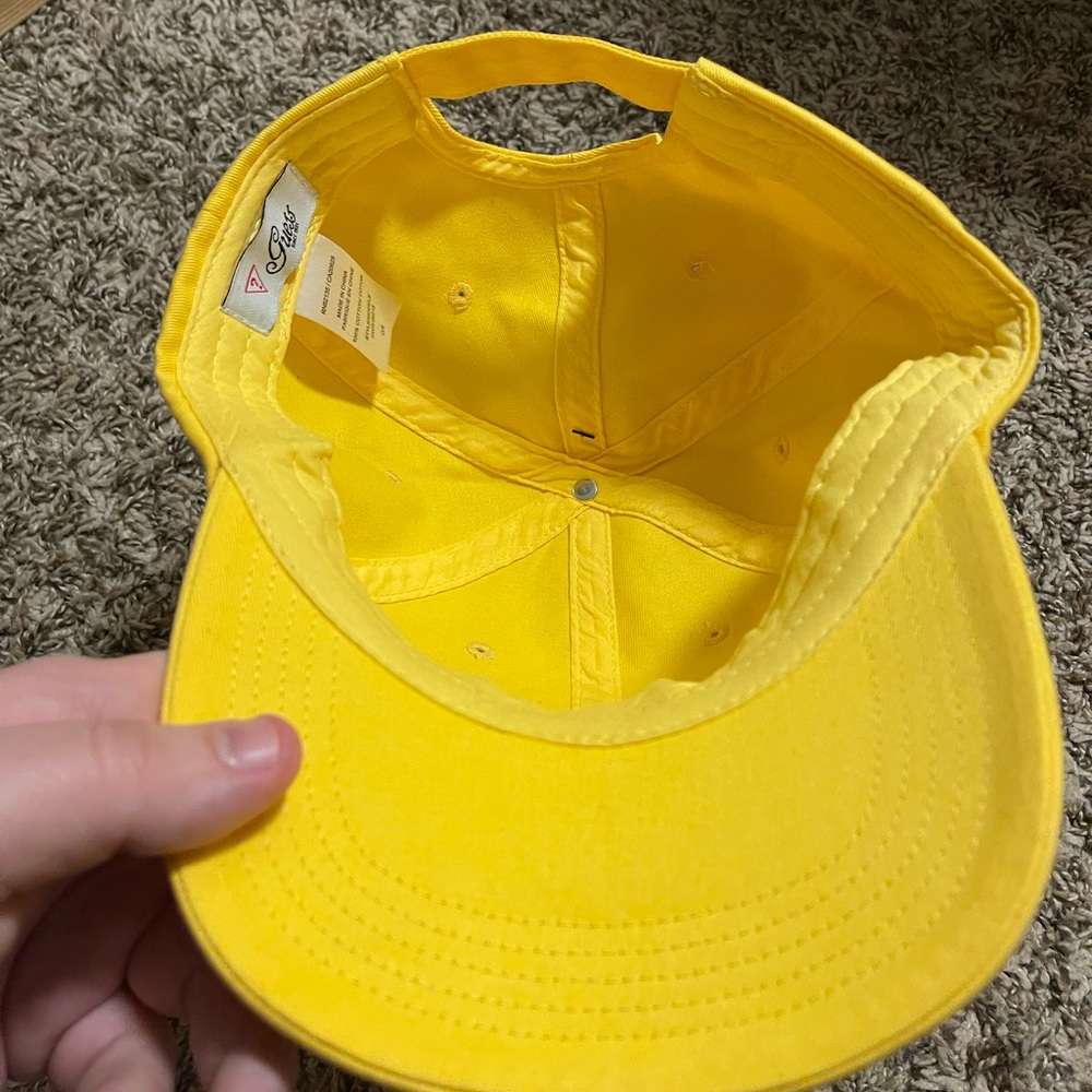 Guess hat - Picture 3 of 4